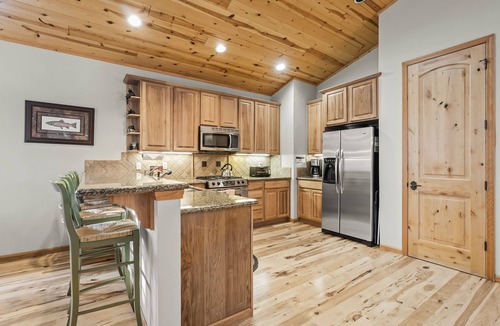 Kings Beach House | Stunning Retreat | Soaking Tub, 5-min to Kings Beach, Fireplace & Patio