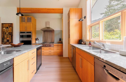 Gold Bar House | Stunning Riverside Resort w/view, hot tub, sauna!