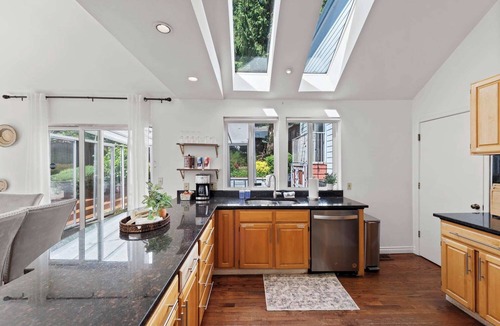 East Lake Hills House | Stunning Sammamish Lake View Home near Weowna Park