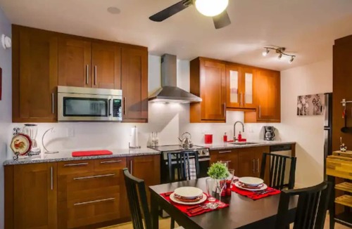 Glenwood Grove - North Iris Condo | STUNNING, Top-Shelf Suite Retreat!