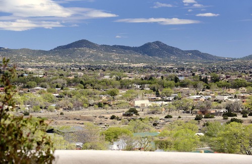 West Alameda House | Stunning view home, 3bdr, City lights, sunsets, kiva's, portals, 7 min to Plaza