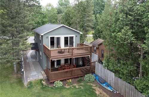 Town of Nelson House | Stunning views from this lake house on the water