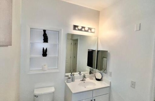 North Bergen Apartment | Stylish 1-bedroom unit Near NYC with parking