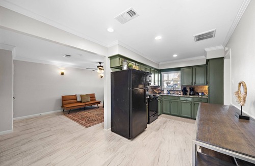 Pasadena House | Stylish 3BR with BBQ Patio and Smart TV Lounge