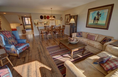 Keystone Condo | Stylish Condo Fully Equipped Kitchen, Fireplace