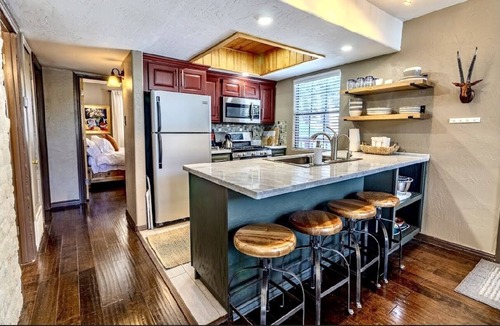 Alto Cabin | Stylish Cozy Cabin Surrounded in Pines- Hot Tub