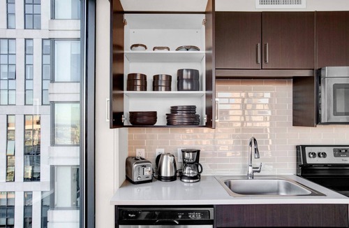 Theatre District Apartment | Stylish Downtown 1BR w/Luxury Amenities and Rooftop Views by Blueground