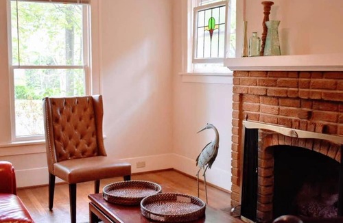 Neartown Apartment | Stylish Flat on Brick Paved Road-Heart of Montrose