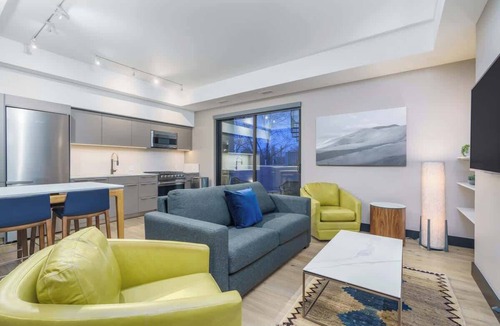 Berkeley Hotel | Stylish Flat on Tennyson St–Walk to Dining & More!