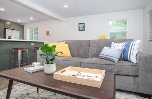 College House | Stylish Modern and Convenient Suite with All The Amenities