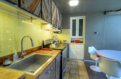 Aspen Condo | Stylish Modern Mountain Views in Downtown ASPEN CORE w/Free Wifi and Hot Tub Great Location!