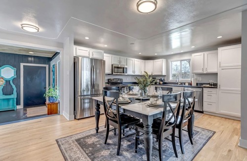 Barths House | Stylish Retreat: Comfort & Convenience only 10 Minutes from Denver! Ultimate Getaway