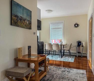 Beverly Apartment | Stylish Stay By Beach And Shops
