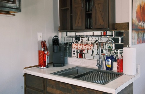 St Ignace Cabin | Stylish Studio Cabin in St. Ignace – Near Mackinac Ferry, WiFi & AC