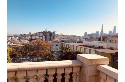 Fisherman's Wharf Apartment | Suite with separate entrance in prime Russian Hill
