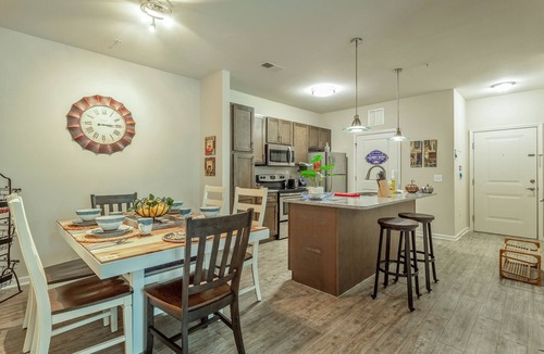 Collegedale Apartment | ✪ Summer Breeze ✪ FREE Parking, Pool & Gym!