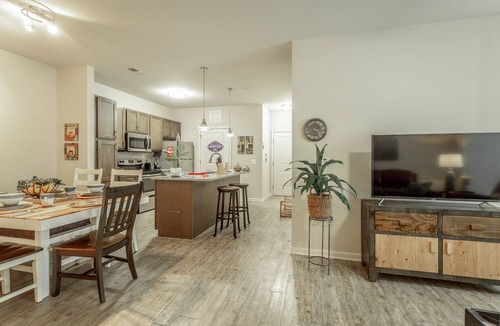 Collegedale Apartment | ✪ Summer Breeze ✪ FREE Parking, Pool & Gym!