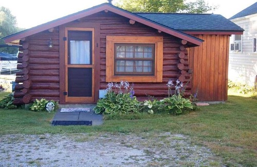 Oden Cabin | Summer Getaway - Cozy Log Cabin right on Crooked Lake Waterfront