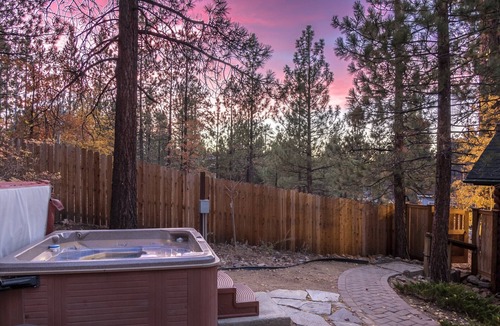 Evergreen Estates House | Summit Lodge: Luxurious! Near Bear Mtn & Summit! Jacuzzi! Pool table! Log features! Hagen!