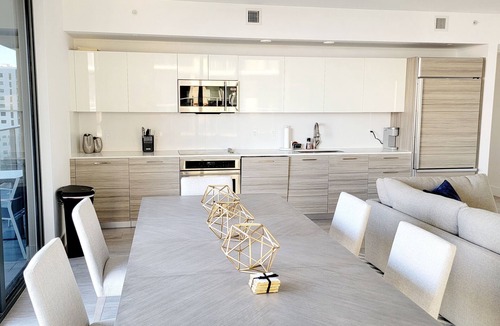 Midtown House | Sun-drenched, Luxe, Corner Unit: Expansive balcony and Bay Views (3 Br/3B)