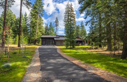 Roslyn House | Suncadia Single Story 4 Bdrm Home with Hot Tub