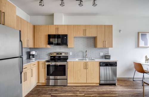 Old Ballard Apartment | Sunny Ballard 1BR w/Gym & Rooftop Deck, near shopping, by Blueground
