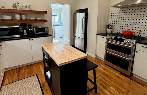 Berkeley House | Sunny Berkeley 3BR + Walk to Tennyson + Patio Wifi AC