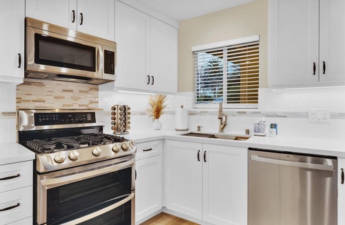Carlsbad House | Sunny Carlsbad Home I Walk to Beach w/Heated Pool