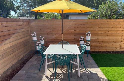 South Fair Oaks House | Sunny Guesthouse near Stanford w/Private Patio