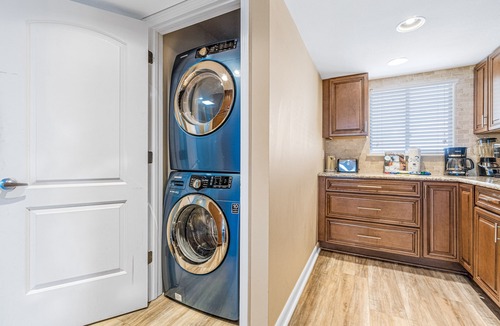 Gulf Shores Condo | Sunny, Gulf-front beach condo with central AC & a pool