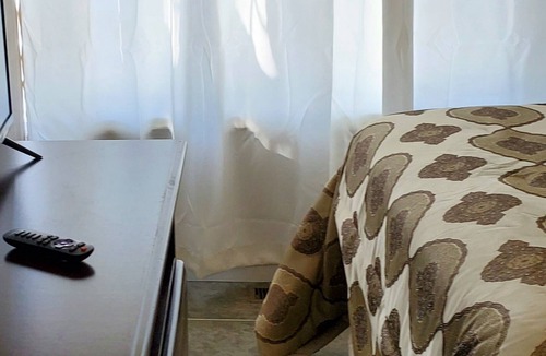 Pikeville Bed & Breakfast | Sunny Morn Room in Cascade Inn at Fall Creek Falls