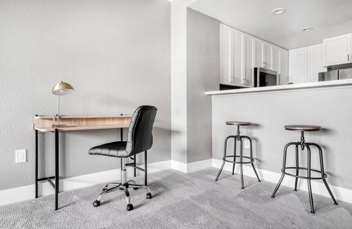 San Jose Apartment | Sunny Santana Row 1BR w/Pool & Gym, 10 mins to Google, by Blueground