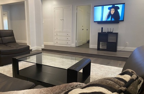 Hollywood House | SUNSET STRIP FANTASTIC LARGE PROPERTY 6 bdrs 5 bthrs Guest House