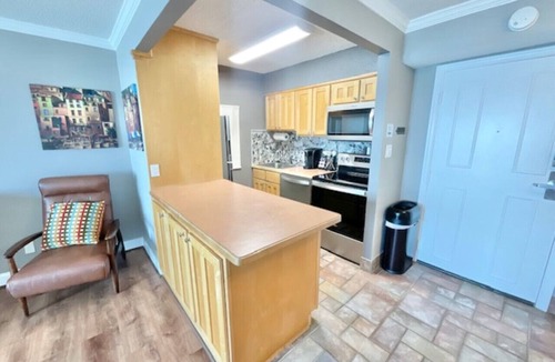 Northeast Virginia Beach Apartment | Sunshine 11th Floor Panoramic Ocean Views - 1102