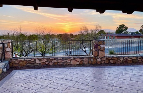 Biggs Field Condo | SUNSHINE FAMILY GETAWAY. NICE CONDO NEAR I10 WITH 4 QUEEN BEDS GREAT VIEW.