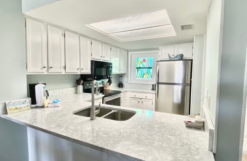 Orange Beach Condo | Sunswept 202 2/2 Orange Beach* Nicely Decorated*Directly on the Beach*