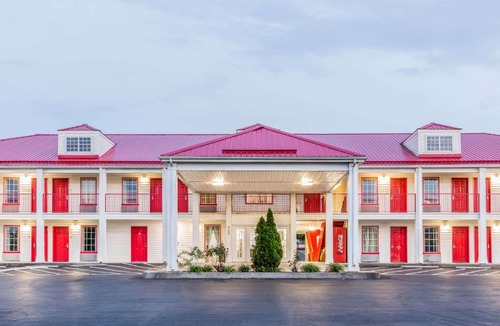 Clinton Hotel | Super 8 by Wyndham Clinton