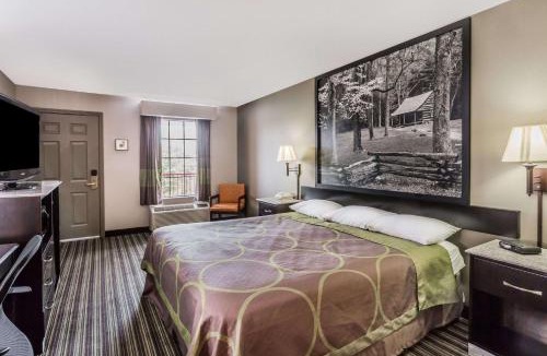 Clinton Hotel | Super 8 by Wyndham Clinton