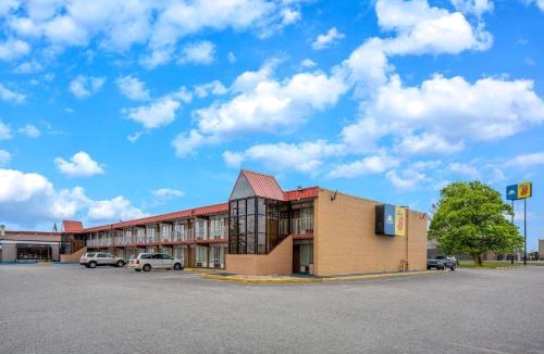 Perrysburg Hotel | Super 8 by Wyndham Perrysburg-Toledo