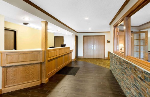 St Ignace Hotel | Super 8 by Wyndham St. Ignace