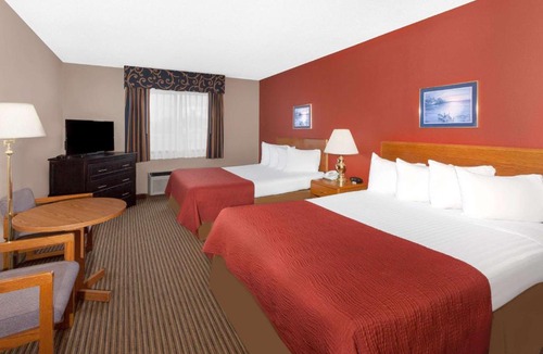 St Ignace Hotel | Super 8 by Wyndham St. Ignace