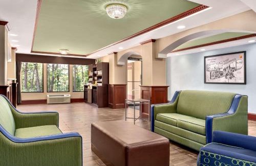 West Greenwich Hotel | Super 8 by Wyndham West Greenwich/Providence