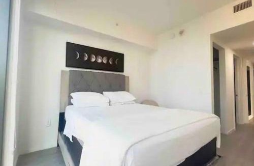 West End Apartment | Super Lux 2BR Downtown Austin - Modern and Central