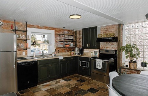 Eatonton House | Supercool 2-Bedroom Modern Rustic Loft in Downtown Eatonton, Near Lake Oconee