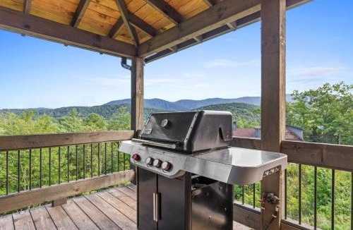 Epworth House | Surreal Views Outdoor Fireplace Pool Table Hot Tub