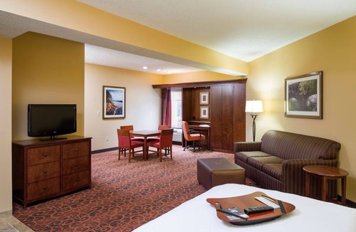 Selinsgrove Hotel | Susquehanna Valley Stay! Indoor Pool | 3 Units