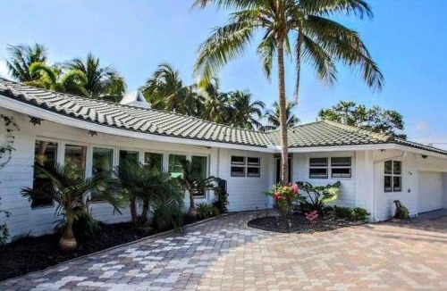 Harbor Beach House | SWAYING PALM BEACH HOUSE