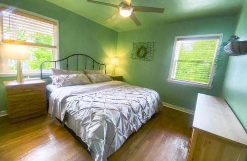 Arden-Arcade House | Sweet Home with Ample Parking Only 2mins to Freeway
