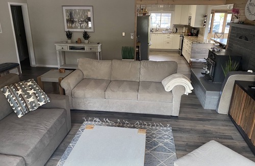 Buena Vista House | *Sweet Retreat*- one block to Main St. STR-080