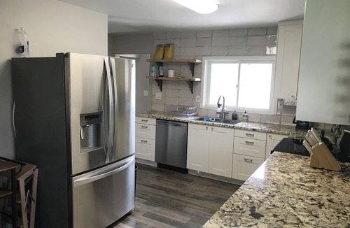Buena Vista House | *Sweet Retreat*- one block to Main St. STR-080